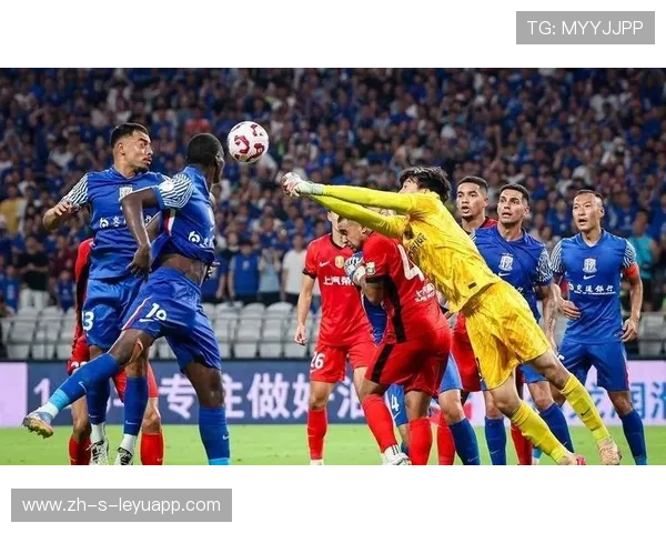 上海申花拉唐前场直塞撕破防线，攻势如潮，足球魅力尽显