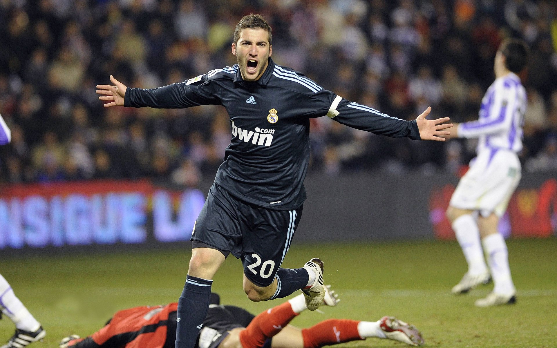 世界杯新周期:倡导国家队在比赛空窗组织更多公益活动 提升社会形象